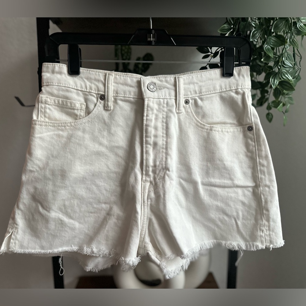 Women’s Lucky Brand white denim‎ cut off shorts size 4/27